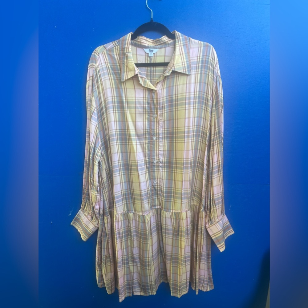 NWT. Ascot and Hart long sleeved dress with cute detailed hem. XXL.